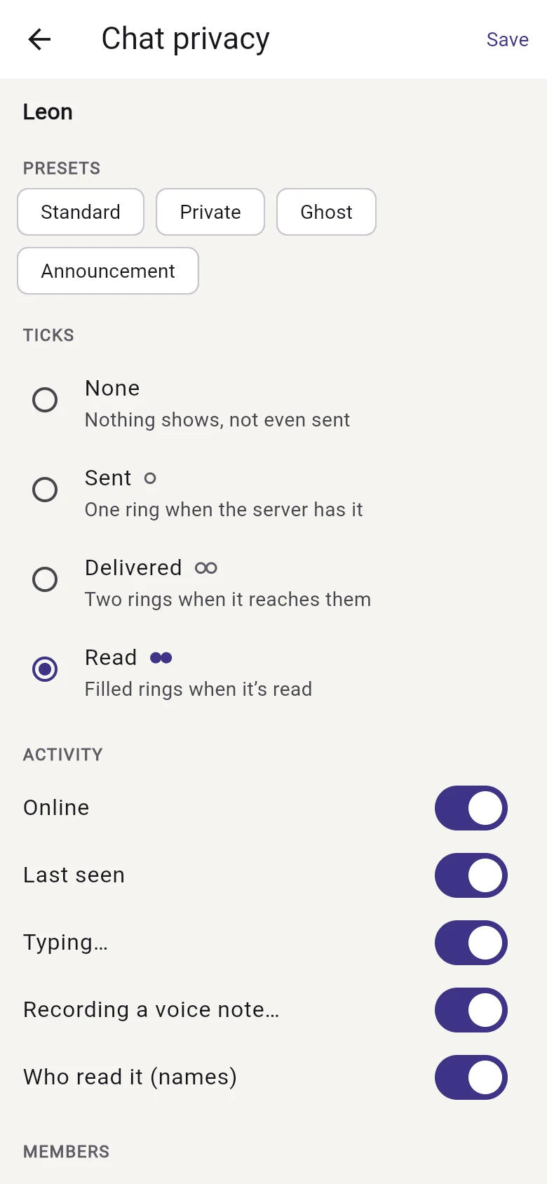 The privacy screen of a chat with Leon: presets, how the ticks show, and switches for online, last seen, typing and more.
